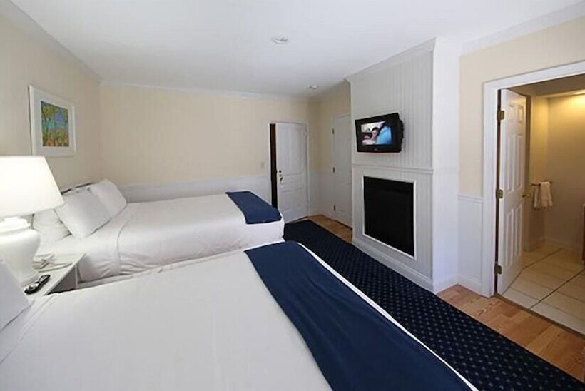 Номер Стандарт, Colonial Inn Harbor Springs