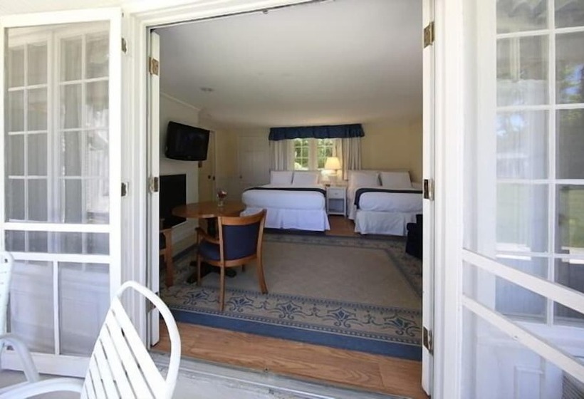 Номер Basic, Colonial Inn Harbor Springs