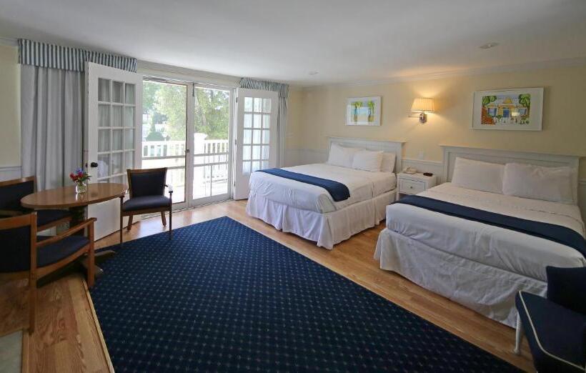 Люкс Superior, Colonial Inn Harbor Springs