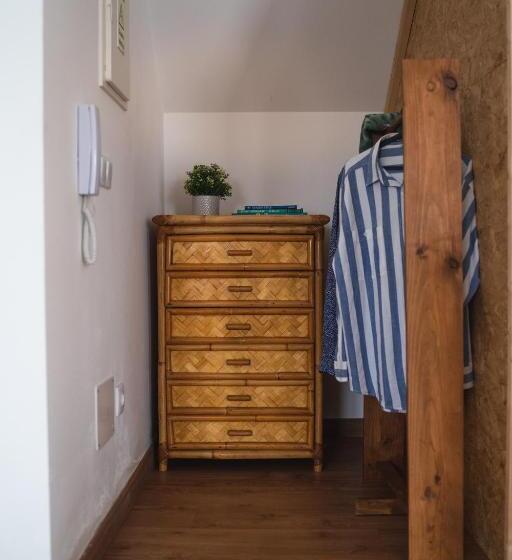 Deluxe Studio, Gundi House