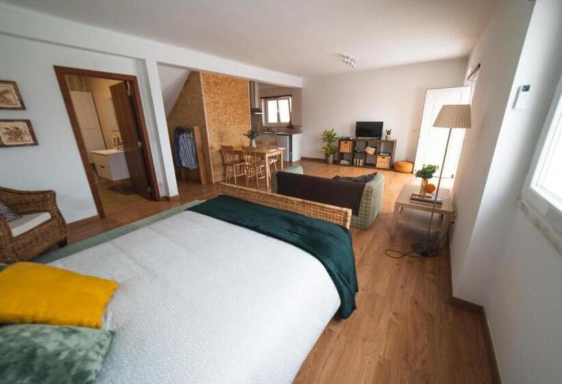 Deluxe Studio, Gundi House