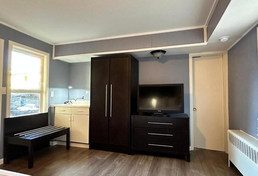 Номер Стандарт, Community Court Motel