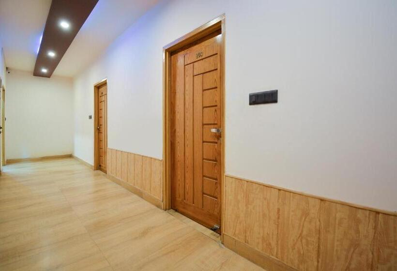 三人经典房间, Oyo 28000  Shivay Residency