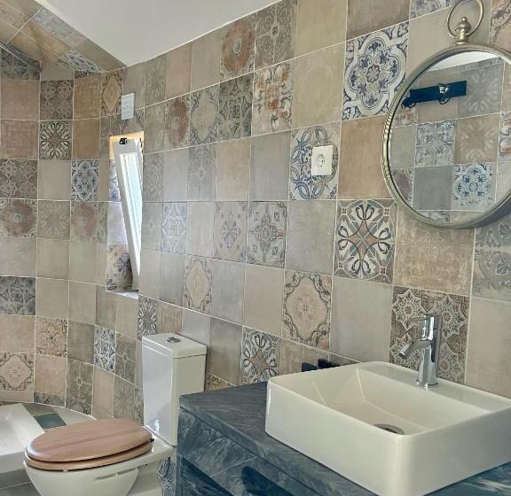 اتاق سوپریور با چشم‌انداز دریا, The Globetrotter's Inn