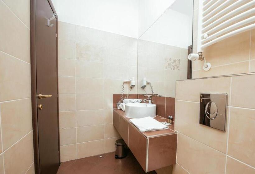 اتاق استاندارد, C Guest House