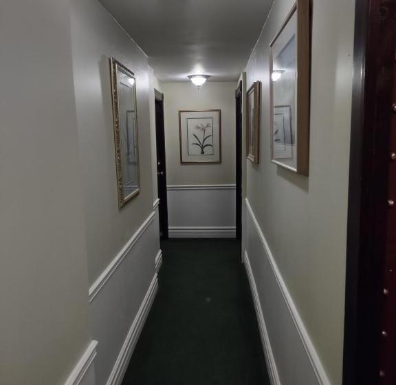 标准三人间, The King George Inn