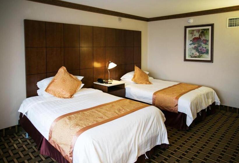 Номер Deluxe, La Crystal Hotel  Los Angeles Long Beach Area