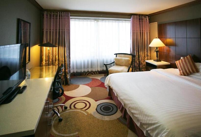 Номер бизнес-класса, La Crystal Hotel  Los Angeles Long Beach Area