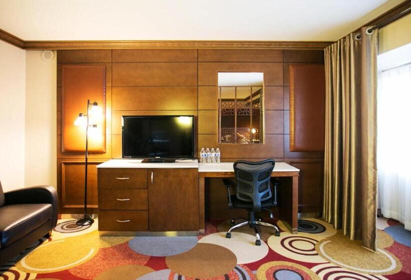 Family Suite, La Crystal Hotel  Los Angeles Long Beach Area