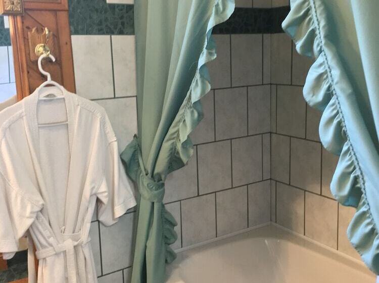 חדר משפחתי, Auberge La Cote D Or