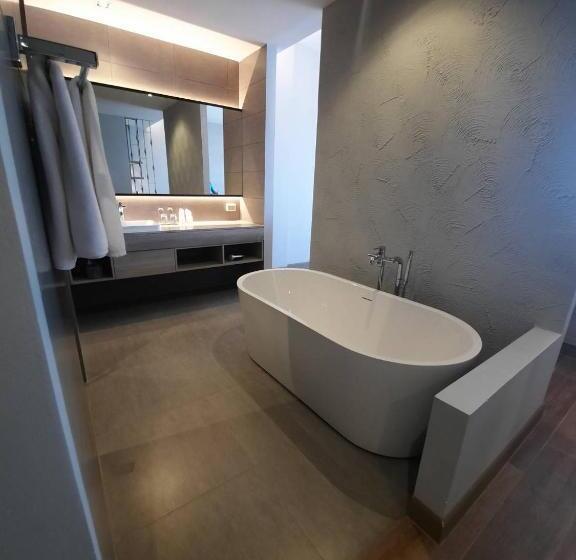 Люкс Вид на Бассейн, Isanook Resort & Suites Hua Hin