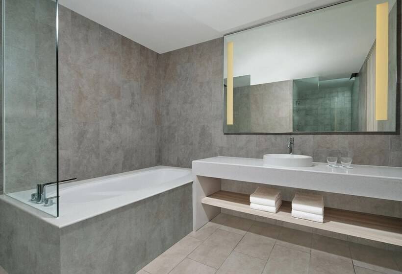 سوئیت جونیور با تخت بزرگ, Four Points By Sheraton Surabaya, Pakuwon Indah