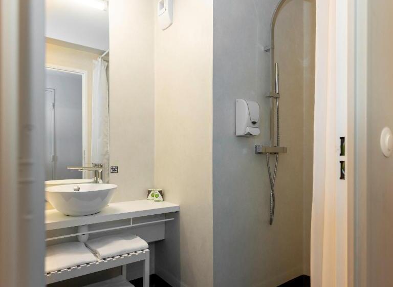Family Suite, The People   Tours