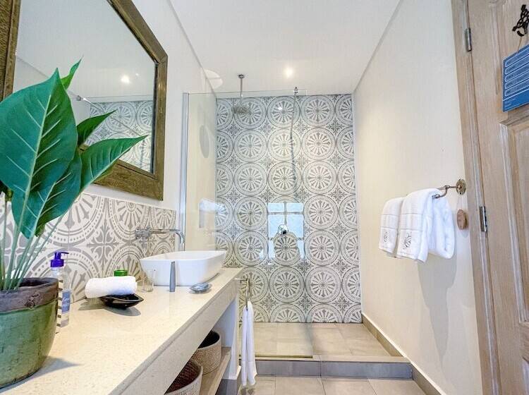 Suite, Latitude 0 Degrees