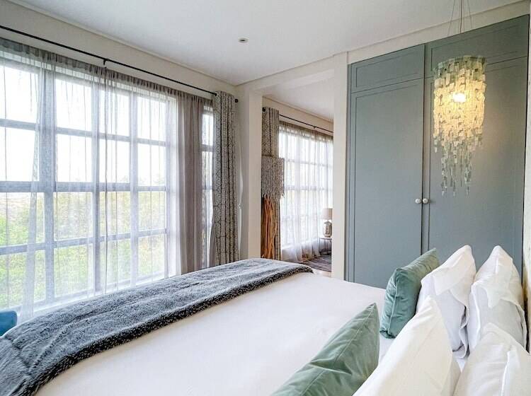 Suite, Latitude 0 Degrees