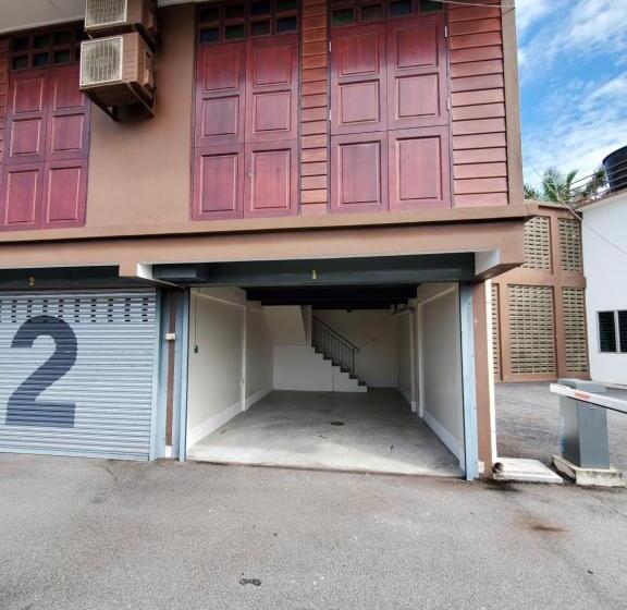 주니어 스위트, Little Kampung Studio