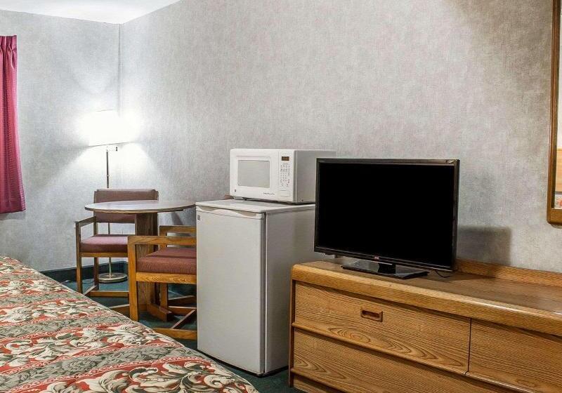 스탠다드 룸 킹사이즈 침대, Rodeway Inn Moosic  Scranton