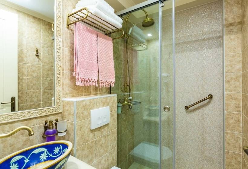 Suite cu Vedere la Piscină, Phaedra Suites