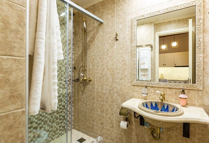 Suite cu Vedere la Piscină, Phaedra Suites