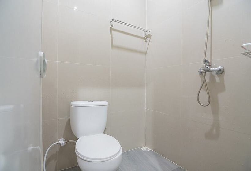 Номер Стандарт, Reddoorz Near Ambarukmo Yogyakarta 2