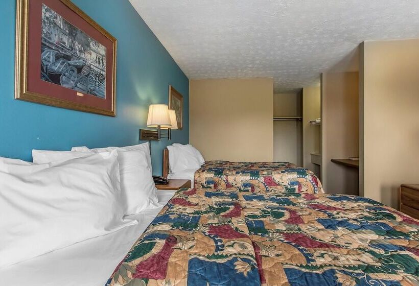 带2个双人床的标准工作室, Rodeway Inn Jackson