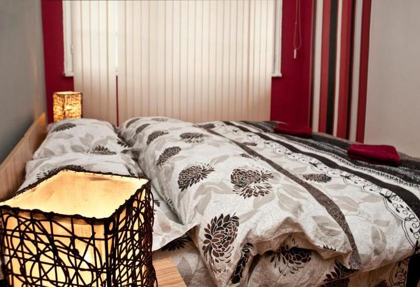 带共用浴室的标准房间, Hostel Mostel Hub Rooms And Apartments