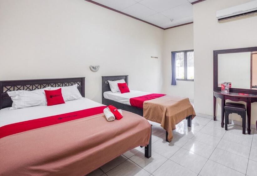 Семейный Номер, Reddoorz Near Xt Square 2