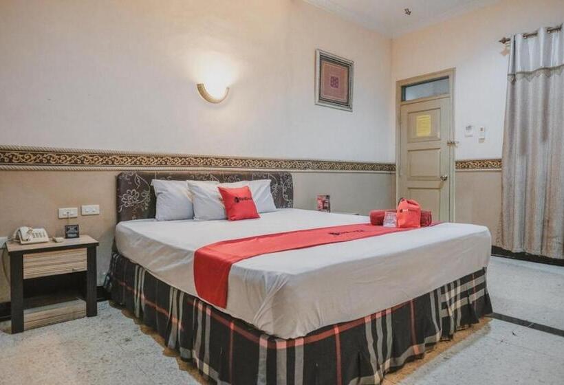 Номер Deluxe, Reddoorz Plus @ Tanjung Karang Lampung 2