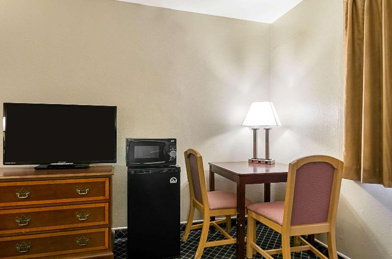Номер Стандарт, Econo Lodge Hays I 70