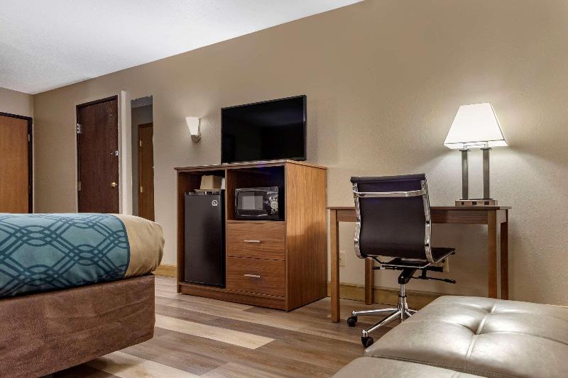 Номер Стандарт, Econo Lodge Hays I 70