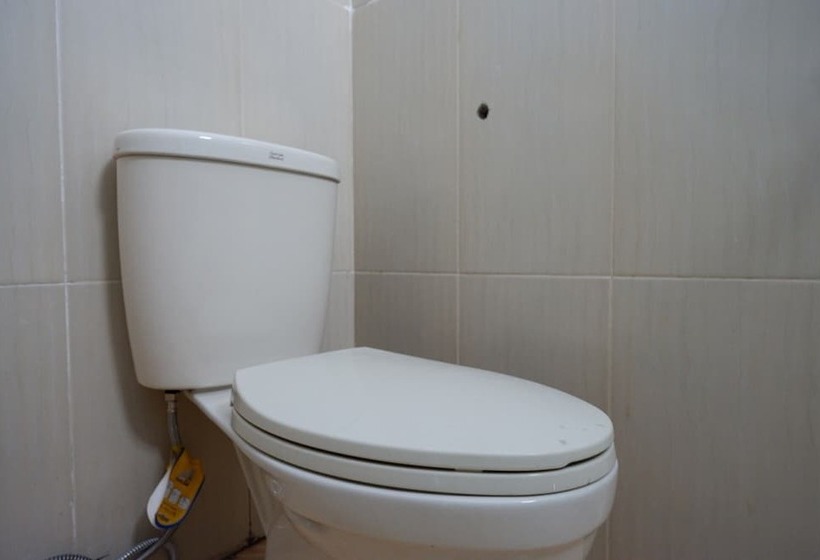 Номер Superior, Reddoorz Near Taman Kota Kendari
