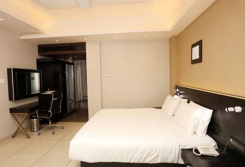 Deluxe Triple Room, Lnb Residency