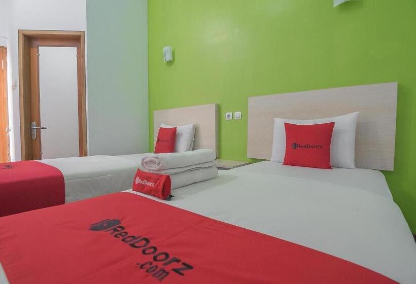 Номер Стандарт, Reddoorz Plus Near Alun Alun Kuningan