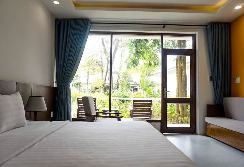 اتاق لوکس با چشم‌انداز استخر, Kingo Retreat Resort