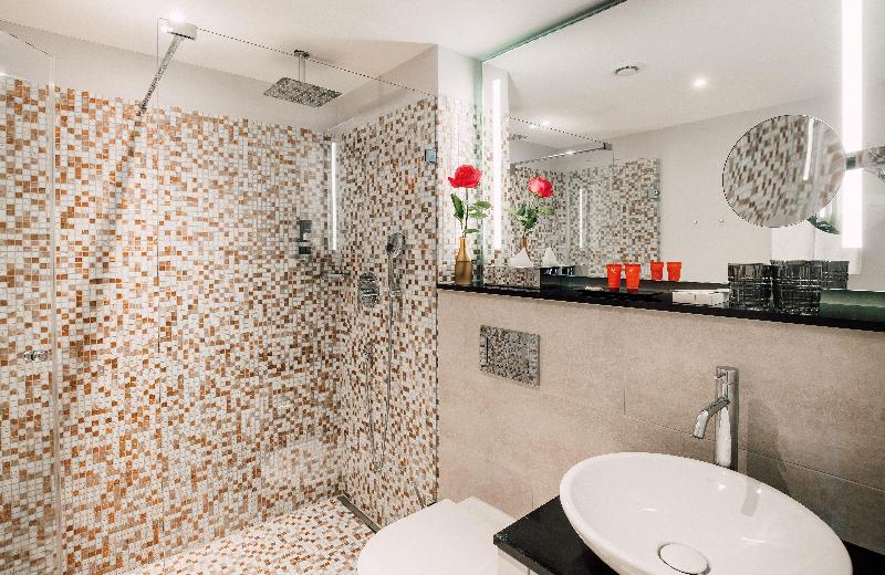 Quarto deluxe, Leonardo Hotel Zurich Airport