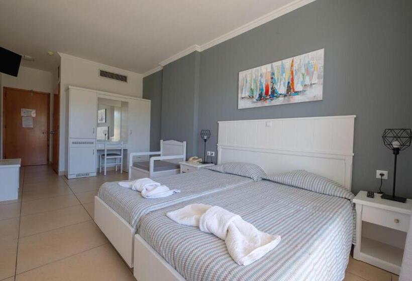 Standard Triple Room with Terrace, Athina