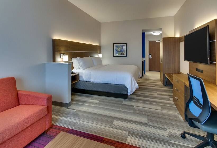 סוויטה מותאמת לאדם עם מוגבלויות, Holiday Inn Express & Suites   Nashville Metrocenter Downtown, An Ihg