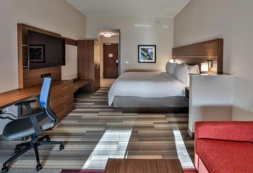 带大床的套房, Holiday Inn Express & Suites   Nashville Metrocenter Downtown, An Ihg