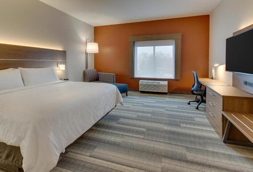 חדר סטנדרט עם מיטת קינג, Holiday Inn Express & Suites   Nashville Metrocenter Downtown, An Ihg