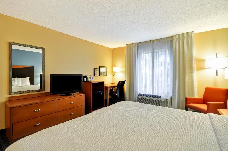 キングサイズベッドのスタンダードルーム, Fairfield Inn & Suites Dallas Medical/market Center