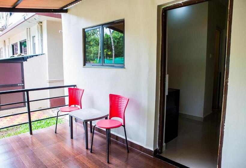스탠다드 스튜디오, Lazy Frog Guest House