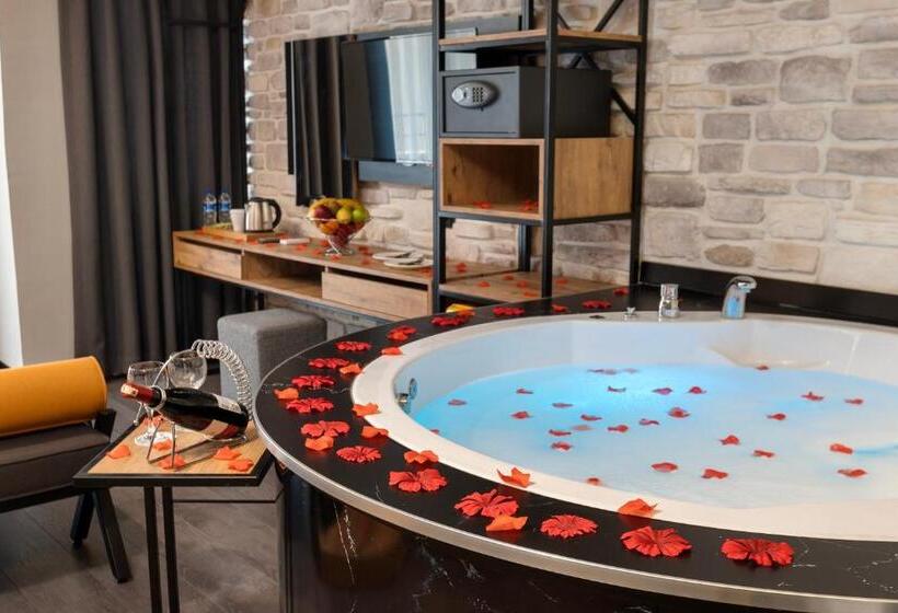 سوئیت با وان آب گرم, Afflon Hotels Loft City
