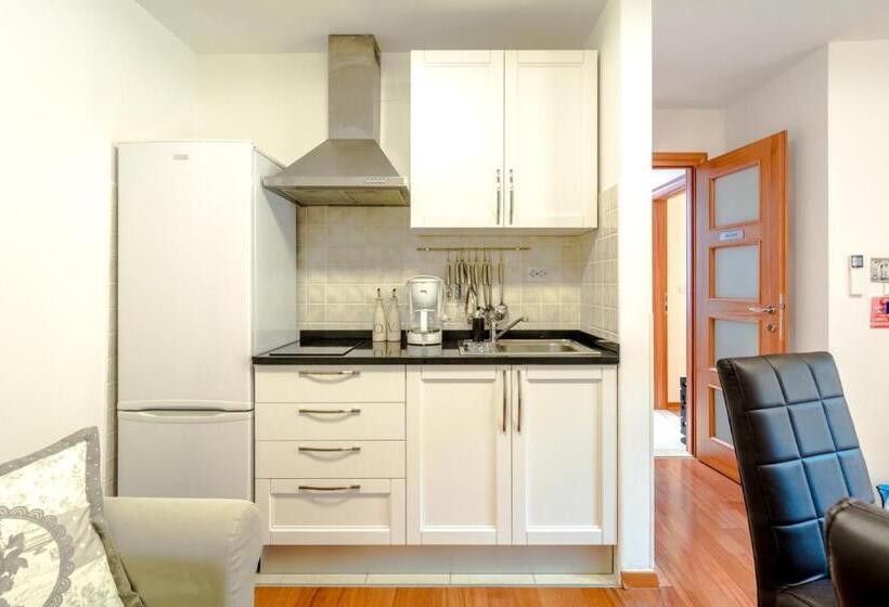 דירת 2 חדרים עם טרסה, Apartments And Rooms With Wifi Split   16550