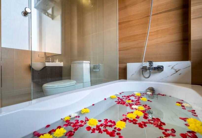 اتاق لوکس با چشم‌انداز استخر, The Thames Pool Access Resort & Villa   Sha Extra Plus