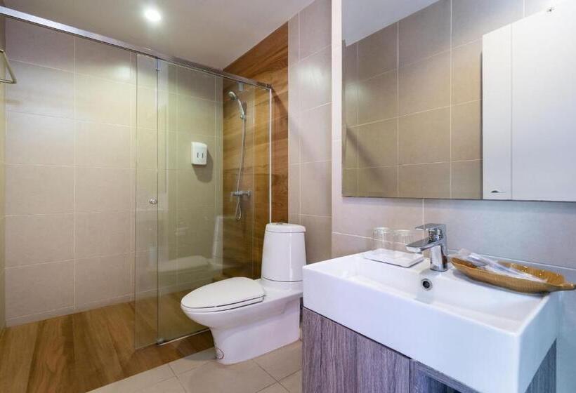 Habitació Quàdruple Estàndard amb Balconada, The Thames Pool Access Resort & Villa   Sha Extra Plus
