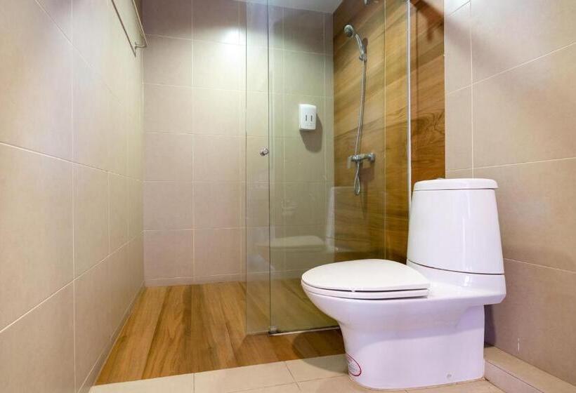 اتاق استاندارد چهارنفره با بالکن, The Thames Pool Access Resort & Villa   Sha Extra Plus