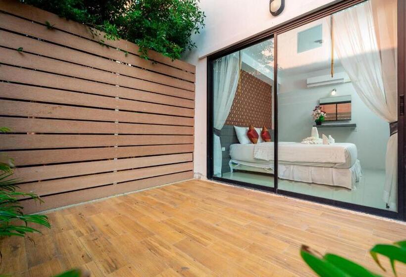 Habitació Quàdruple Estàndard amb Balconada, The Thames Pool Access Resort & Villa   Sha Extra Plus