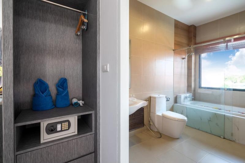 اتاق لوکس با چشم‌انداز استخر, The Thames Pool Access Resort & Villa   Sha Extra Plus