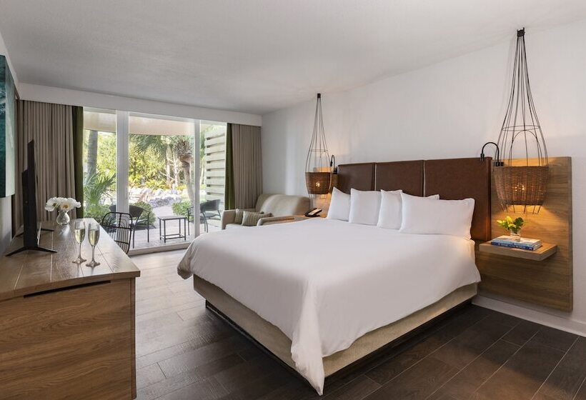 חדר סטנדרט עם מיטת קינג, Amara Cay Resort