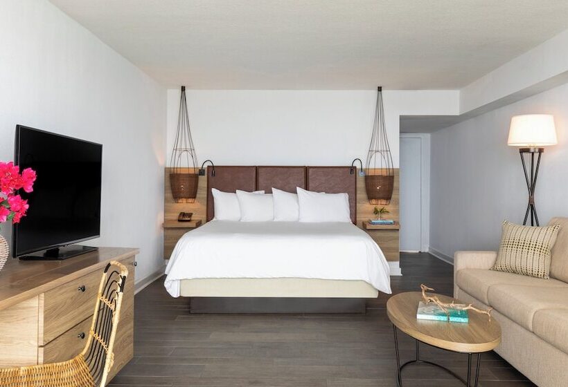 חדר סטנדרט עם מיטת קינג, Amara Cay Resort